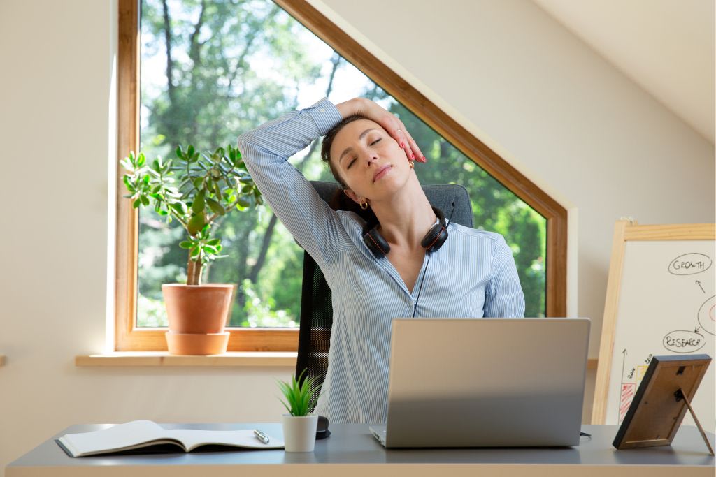 Maximize your lunch break in Singapore! Discover practical and effective fitness tips for short midday workouts that boost energy, improve health, and fit seamlessly into your workday.