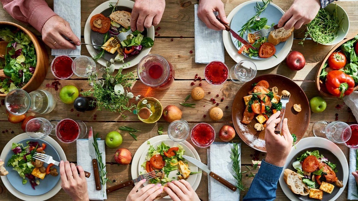 Description: Navigate Singapore's delicious but fast-paced food culture with mindful eating! Learn practical tips to savor your meals, reduce overeating, and cultivate a healthier relationship with food.